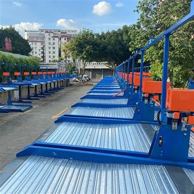 Motor menggerakkan lift parkir dua tiang